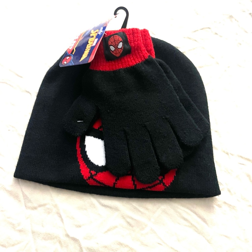 Marvel Spider-Man hat and glove set